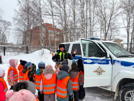 Сотрудники Госавтоинспекции г. Ухты провели профилактическое занятие с дошкольниками Сотрудники Госавтоинспекции г. Ухты провели профилактическое занятие с дошкольниками.